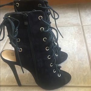 Simmi Black lace up open toex bootie